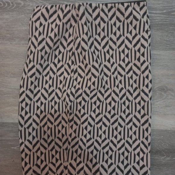 Pink and Black Geometric Skirt - Picture 2 of 2